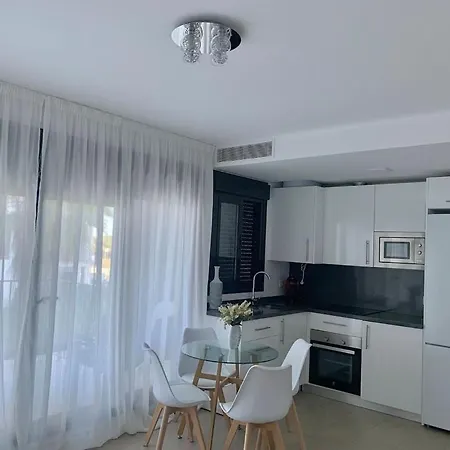 Apartamento Primera Linea De Playa Con Piscina * Rota